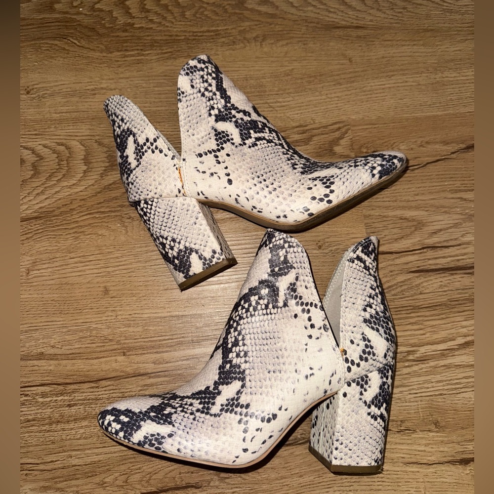 Steve Madden “Rookie”